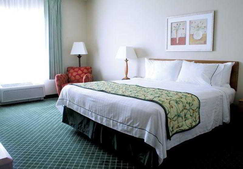 Weston Fairfield Inn & Suites By Marriott Wausau חדר תמונה